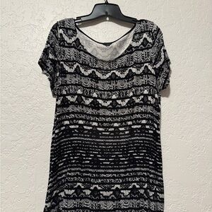 Ann Taylor Black and White Knit Top